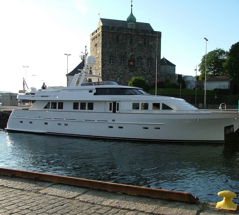 charter a yacht scotland